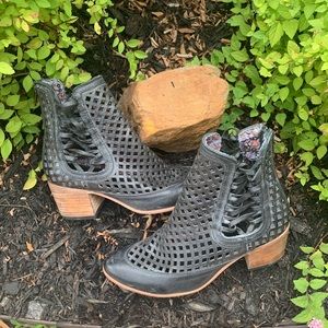 Freebird booties👏🏻👏🏻